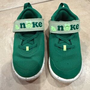 Nike Emerald Green Athletic Shoes